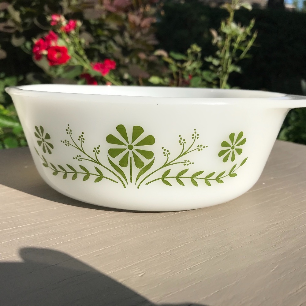 Pyrex round casserole